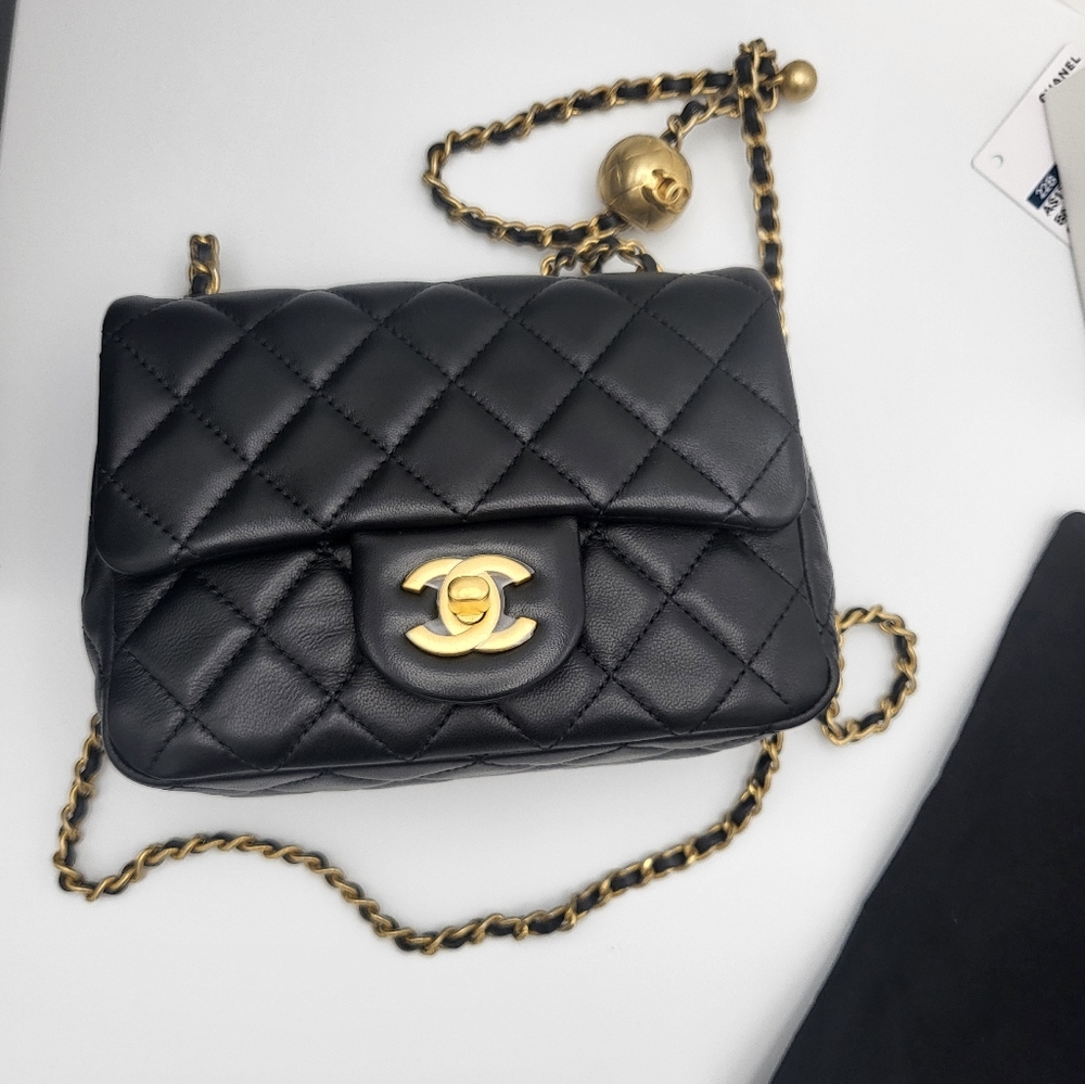 Excellent condition 2022 authentic Chanel 22B square mini Pearl Crush - Picture 8 of 17